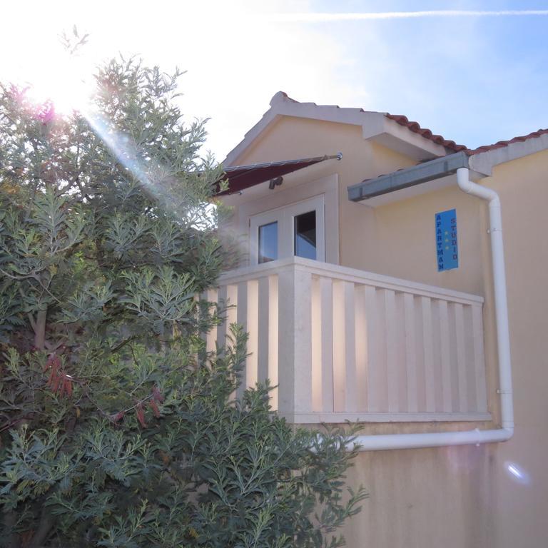Apartmani Rita Milna  Exterior foto