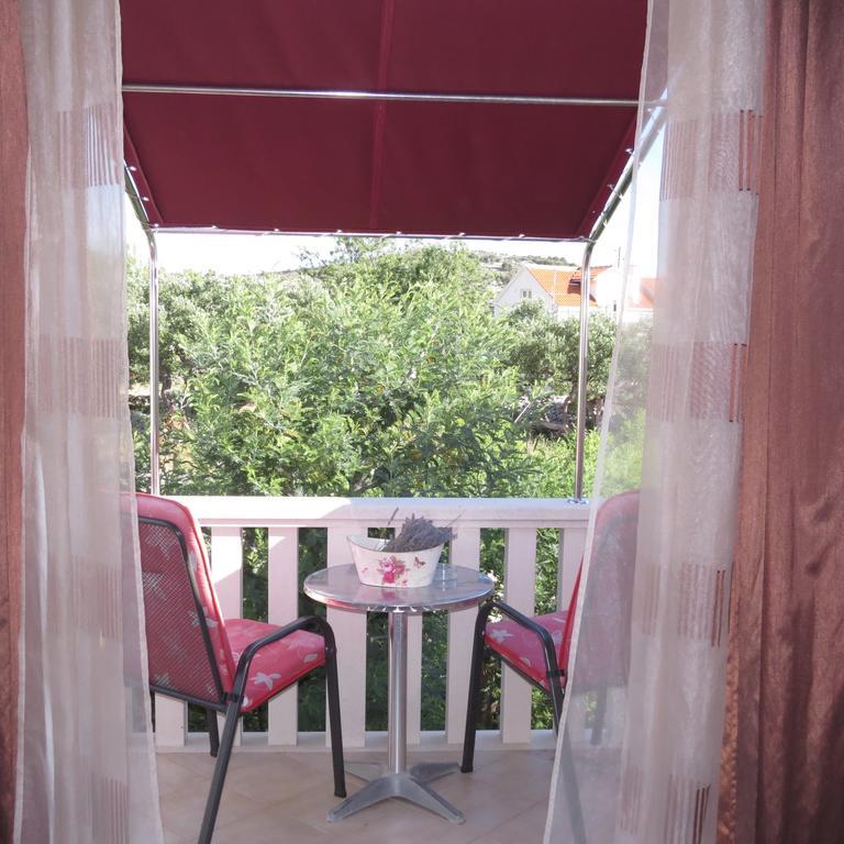 Apartmani Rita Milna  Exterior foto